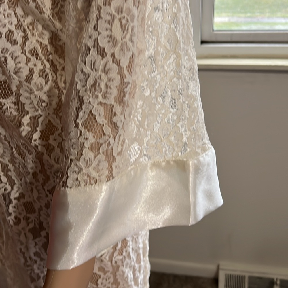 Victoria’s Secret Lace Robe with Sash,Like New, Size Large - Picture 3 of 9